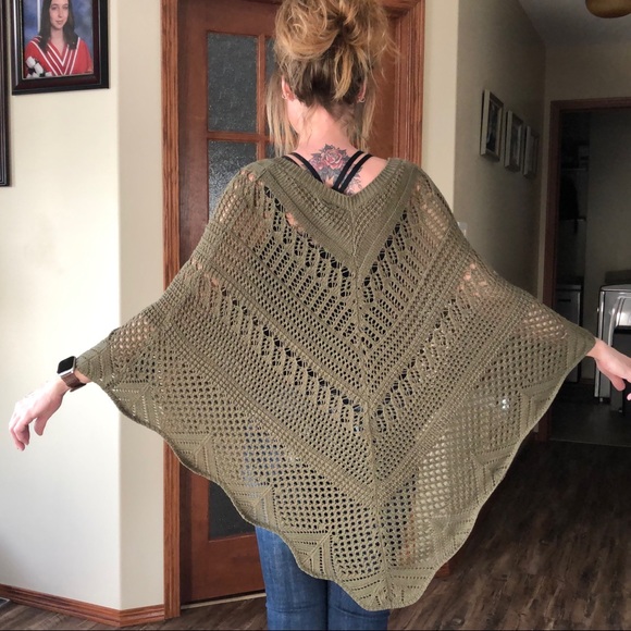 🌸 Le Chateau khaki poncho - Picture 13 of 14